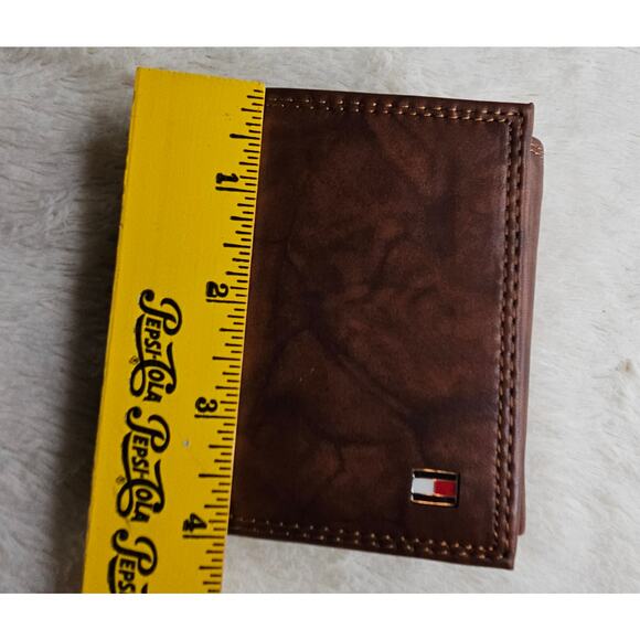 Tommy Hillfiger Men's Brown Swril Look leather wallet Used once Soft India made - Picture 3 of 10